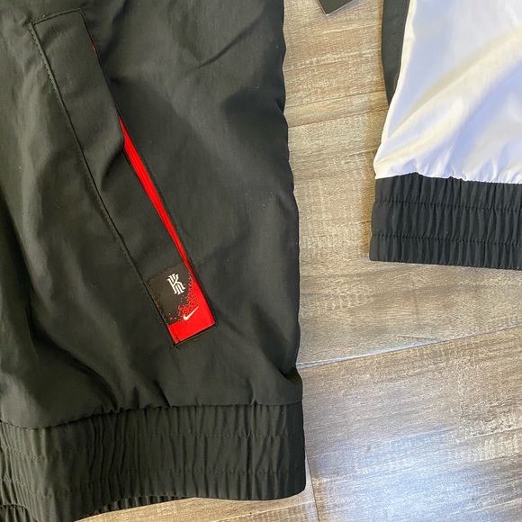 Nike Kyrie Irving windbreaker jacket - Picture 2 of 8